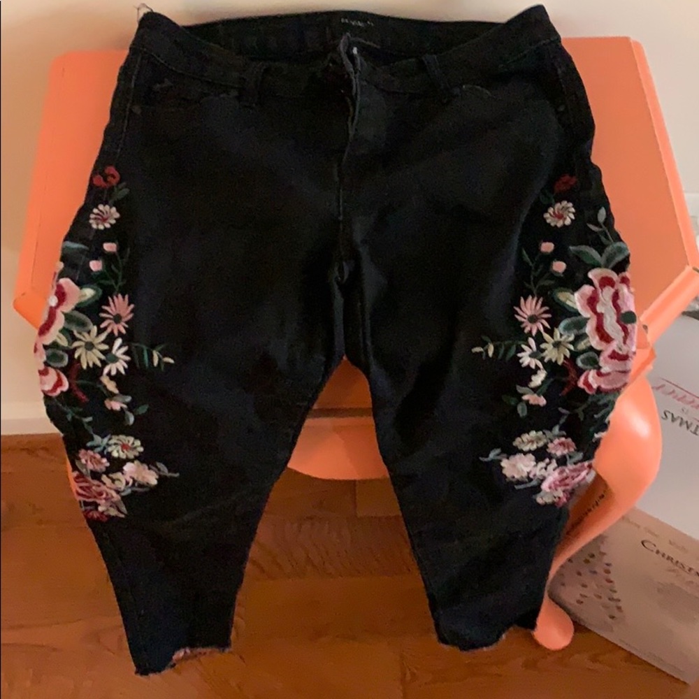 Black jeans with stitching